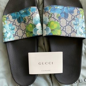 Gucci blooms blue men’s slides. Size 10 men’s